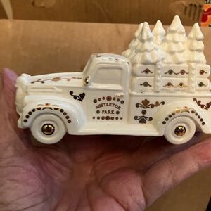 Lenox Mistletoe Park Truck - Cream and Gold
